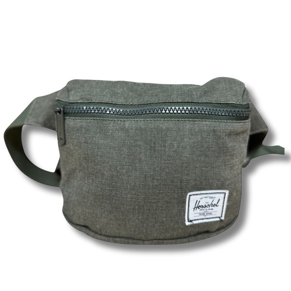 HERSCHEL SUPPLY COMPANY - Unisex Military Green Fifteen Hip Sack, One Size - Picture 5 of 6